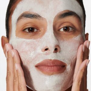 2-creamy-soft-mask-model_0a34b294-2d48-4a1e-9de7-a753a55c70d4.jpg