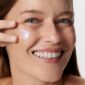 240-hydraglobal-serum-model.jpg
